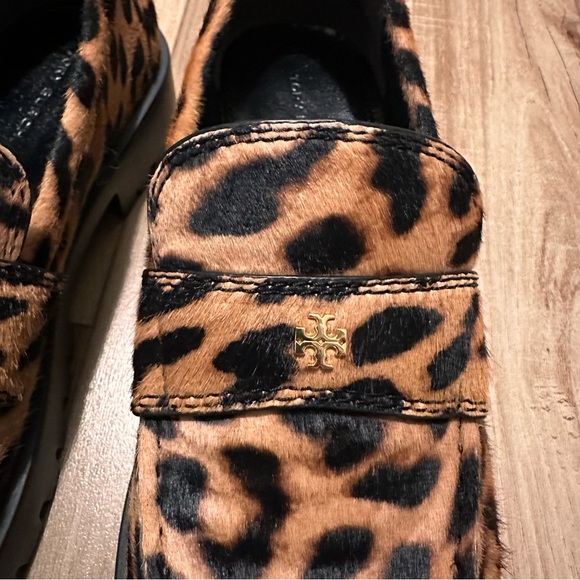 Tory Burch leopard print classic lug loafer - Picture 4 of 7